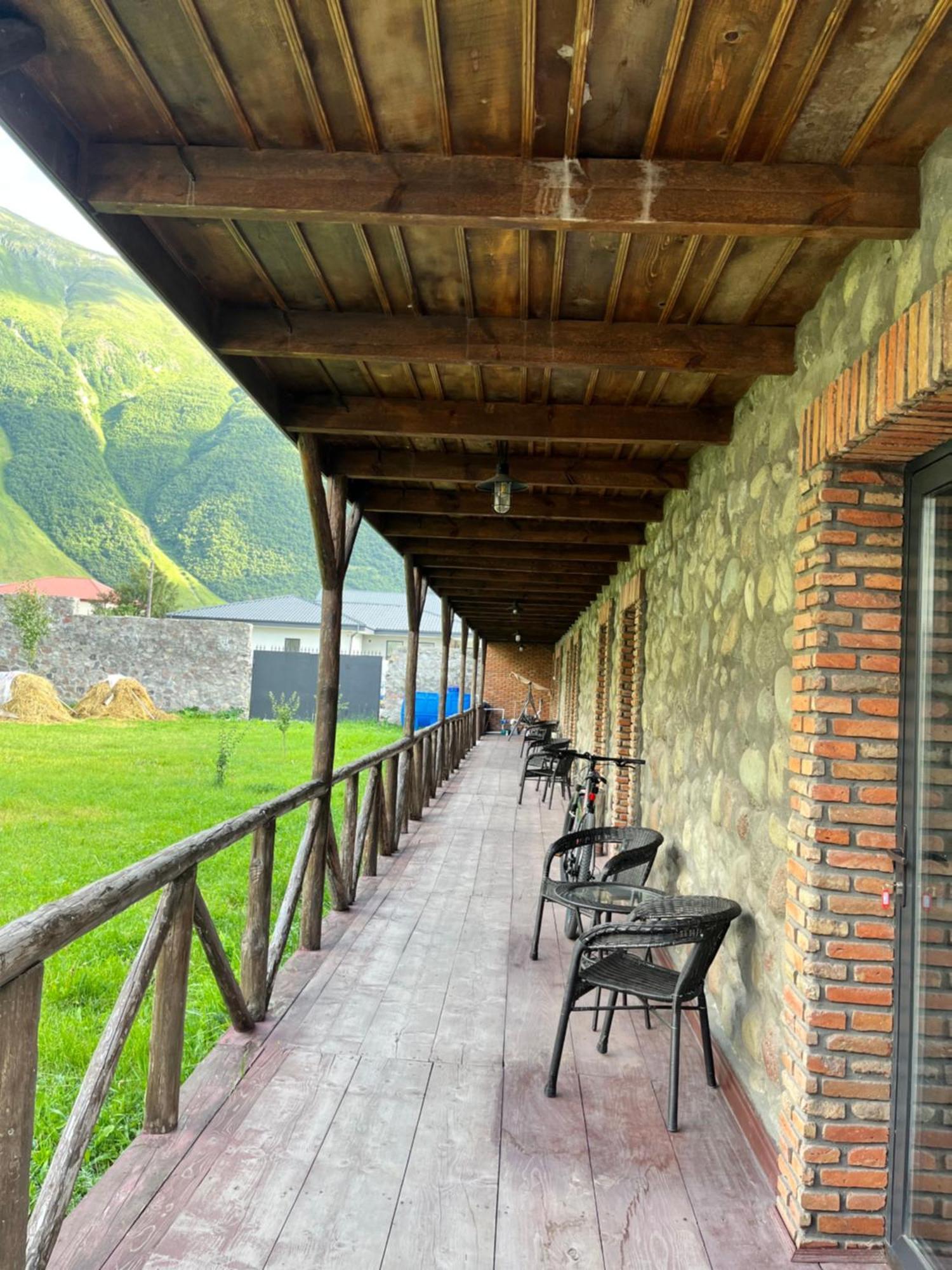 Inn Harmony Kazbegi Exterior foto